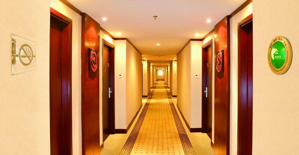 Emperor Hotel Макао Екстериор снимка
