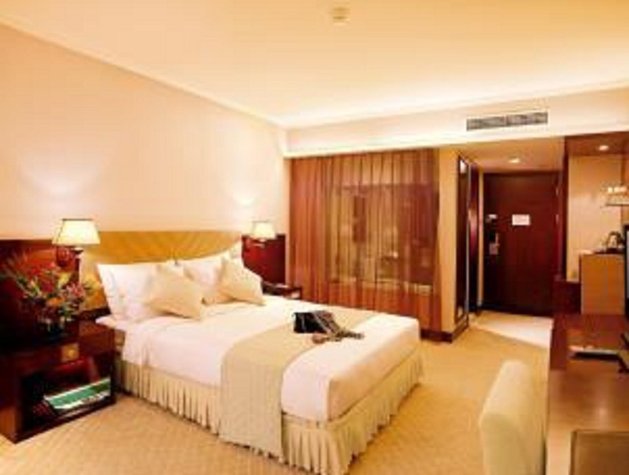Emperor Hotel Макао Екстериор снимка