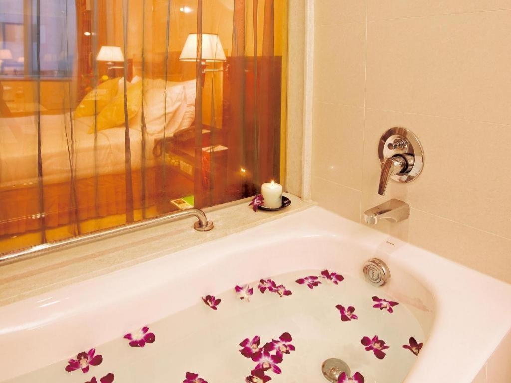 Emperor Hotel Макао Екстериор снимка