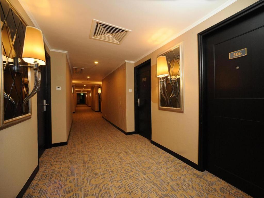 Emperor Hotel Макао Екстериор снимка