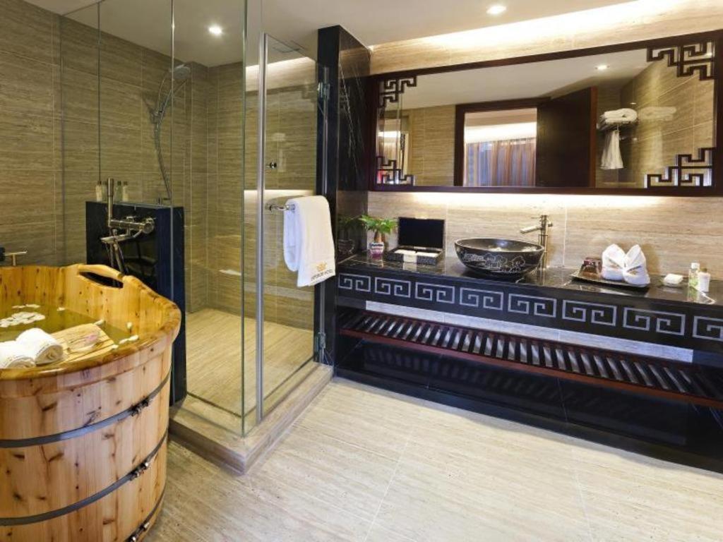 Emperor Hotel Макао Екстериор снимка