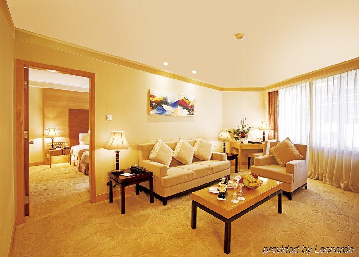 Emperor Hotel Макао Екстериор снимка