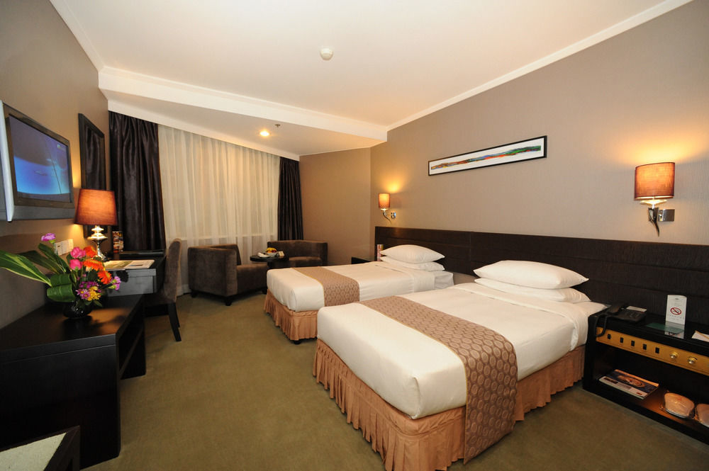 Emperor Hotel Макао Екстериор снимка
