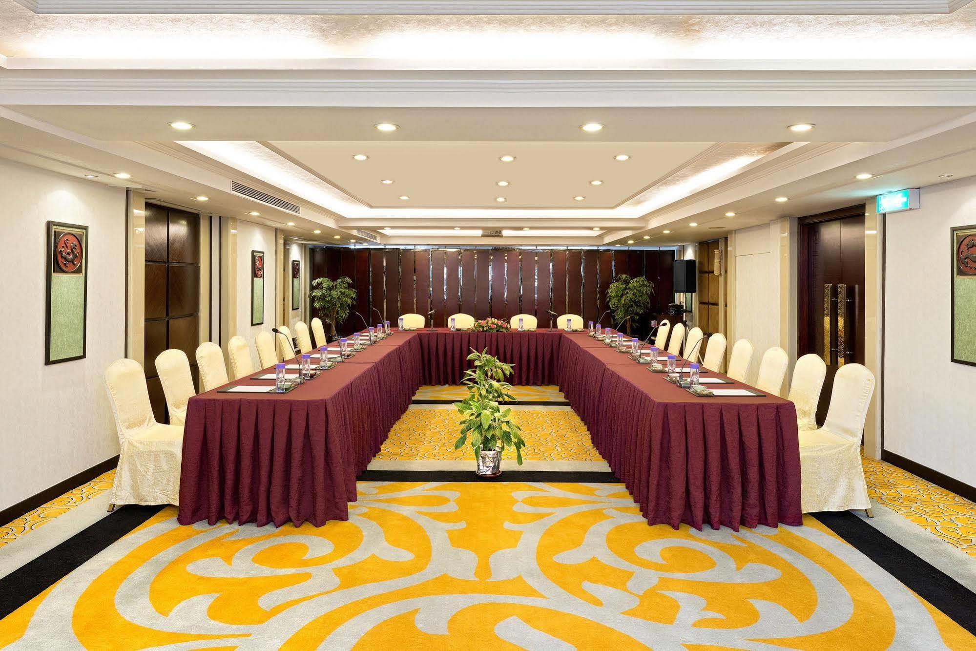Emperor Hotel Макао Екстериор снимка