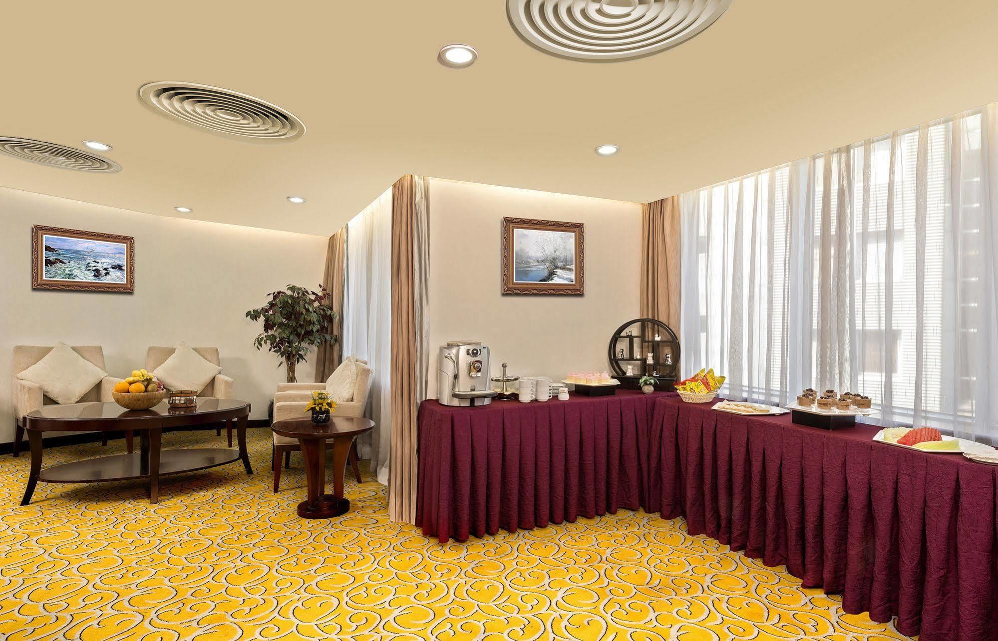 Emperor Hotel Макао Екстериор снимка